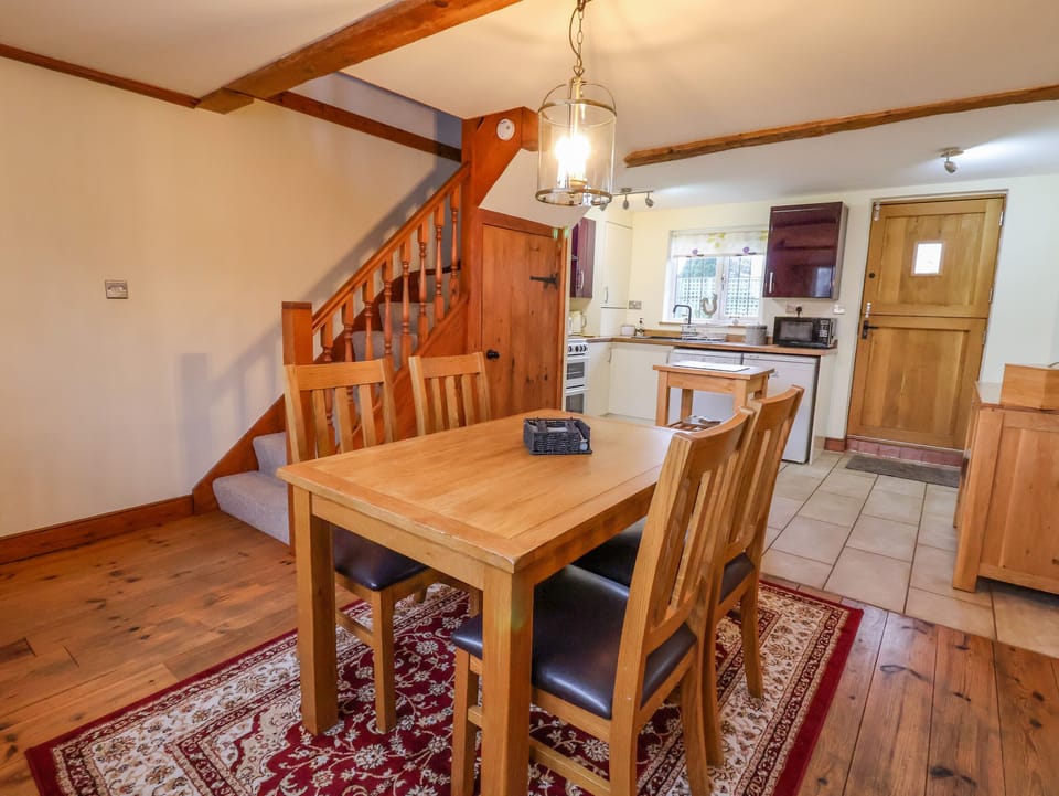 Cottage | Dining