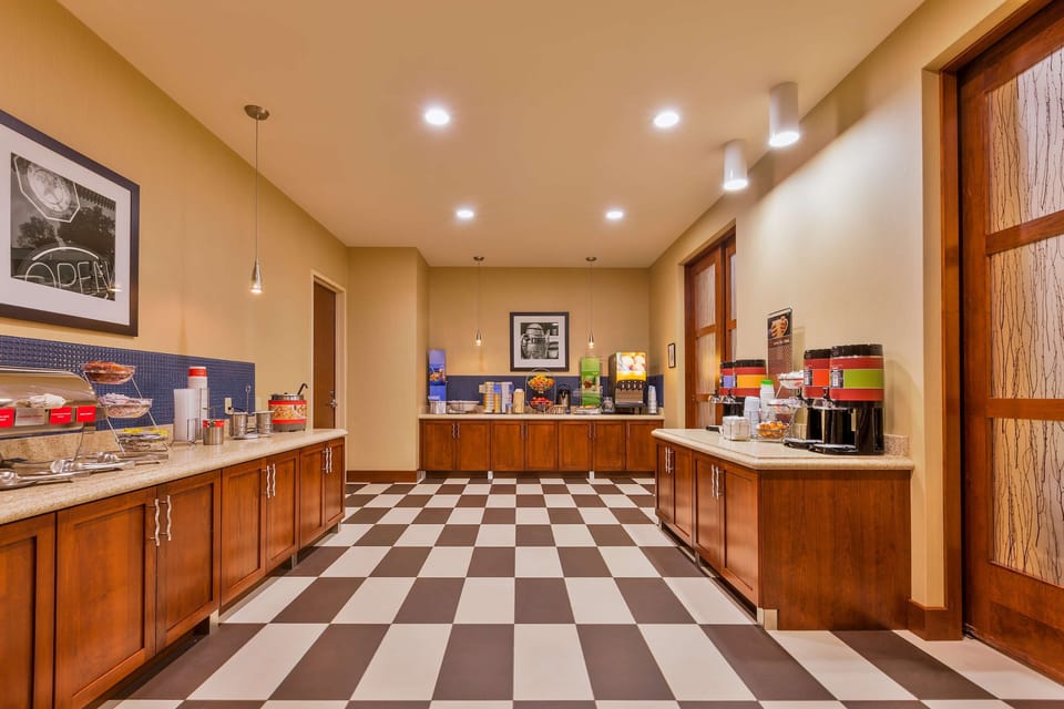 Lunch and dinner served, seafood