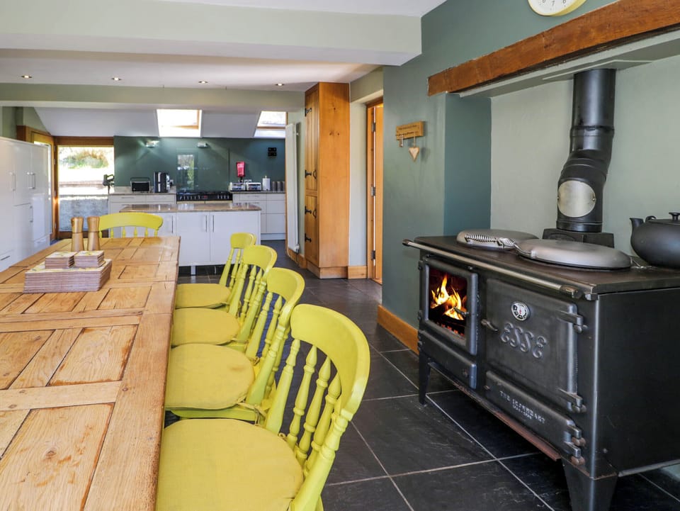 Cottage | Dining