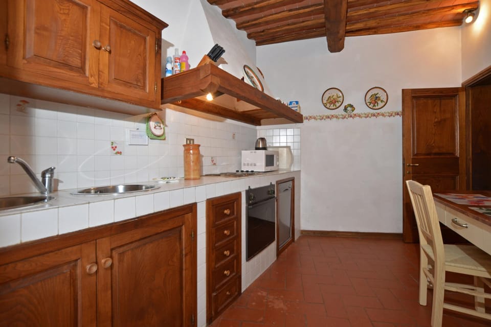 Honeymoon House, Multiple Bedrooms, 2 Bathrooms, Mountainside (Casa Citille) | Private kitchen | Fridge, microwave, oven, stovetop