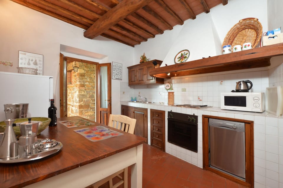 Honeymoon House, Multiple Bedrooms, 2 Bathrooms, Mountainside (Casa Citille) | Private kitchen | Fridge, microwave, oven, stovetop
