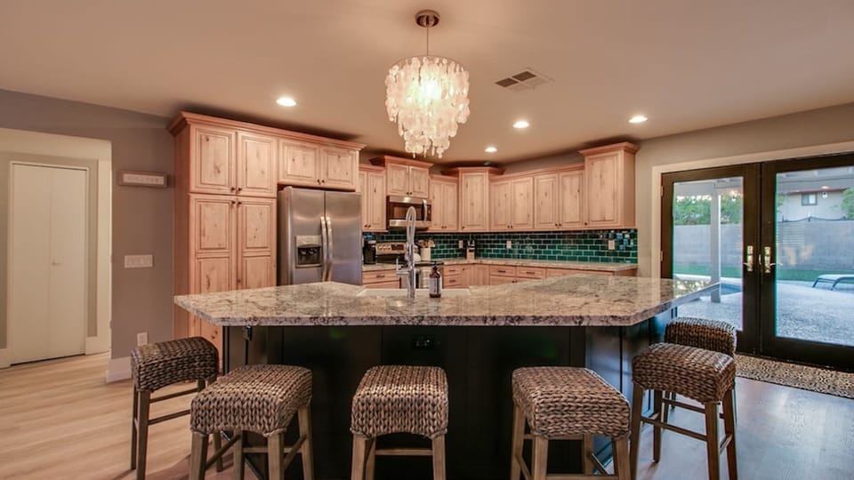 Studio (4 Bedrooms) | Private kitchen | Fridge, microwave, oven, blender