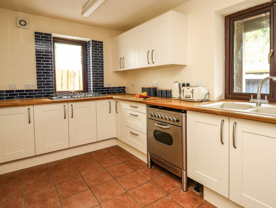Cottage | Private kitchen | Fridge, microwave, dishwasher, electric kettle