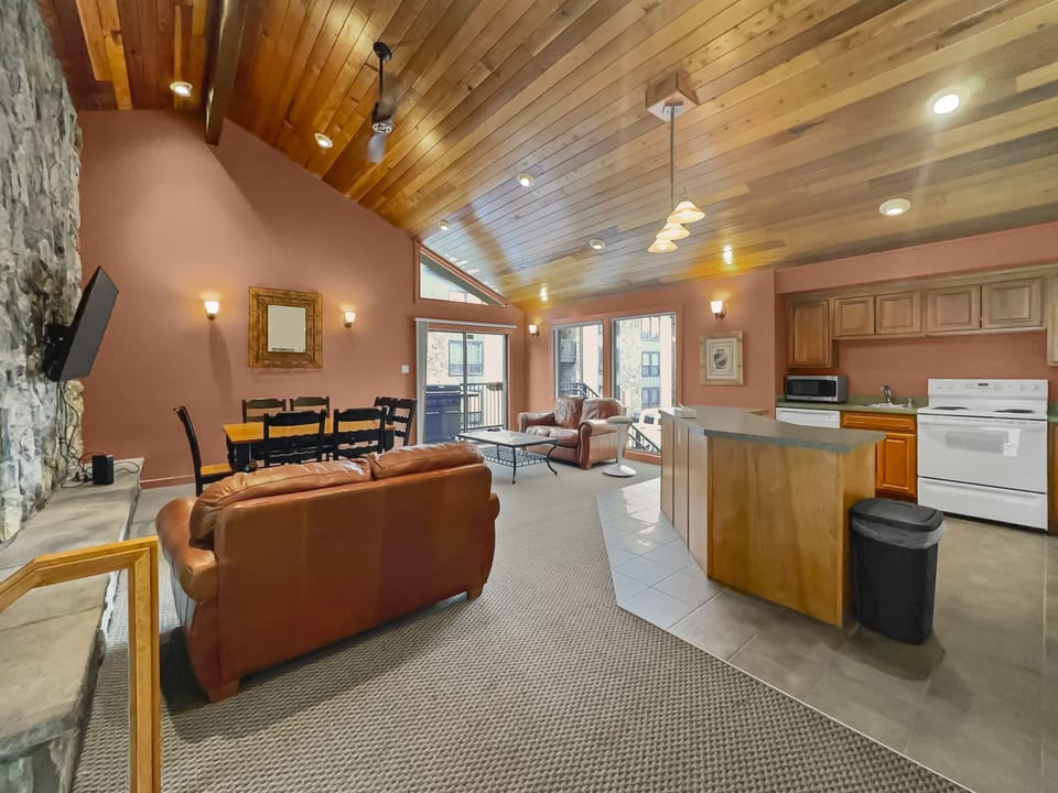 Condo, 2 Bedrooms | Living area | Smart TV