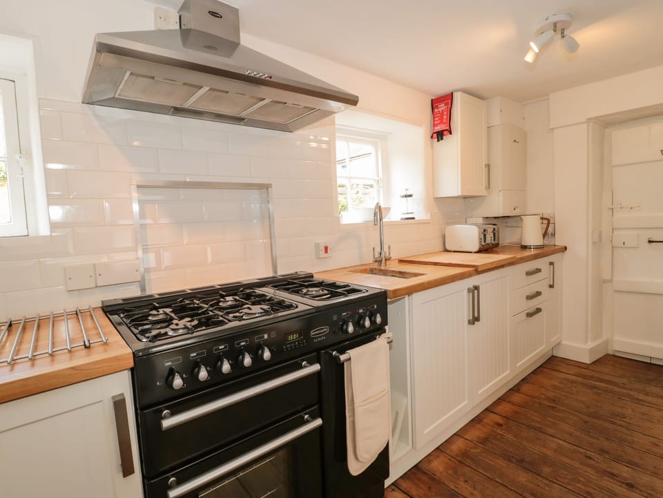 Cottage | Private kitchen | Cookware/dishes/utensils