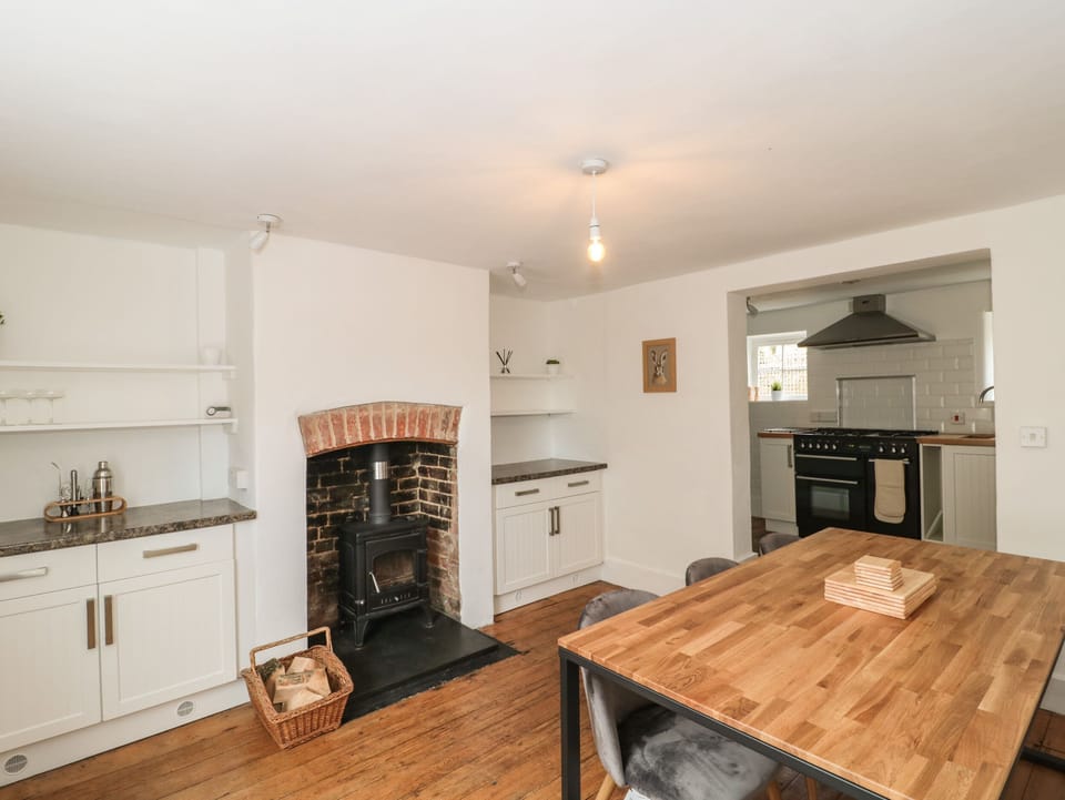 Cottage | Private kitchen | Cookware/dishes/utensils