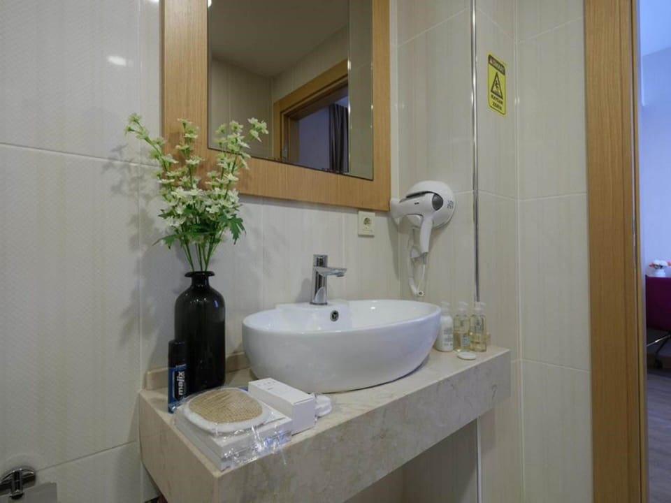 Shower, free toiletries, hair dryer, bathrobes