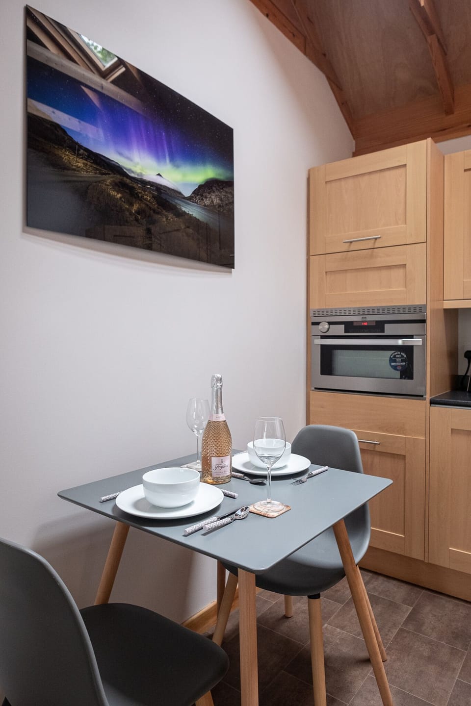 Apartment, 1 Bedroom, Fireplace, Garden View | Dining