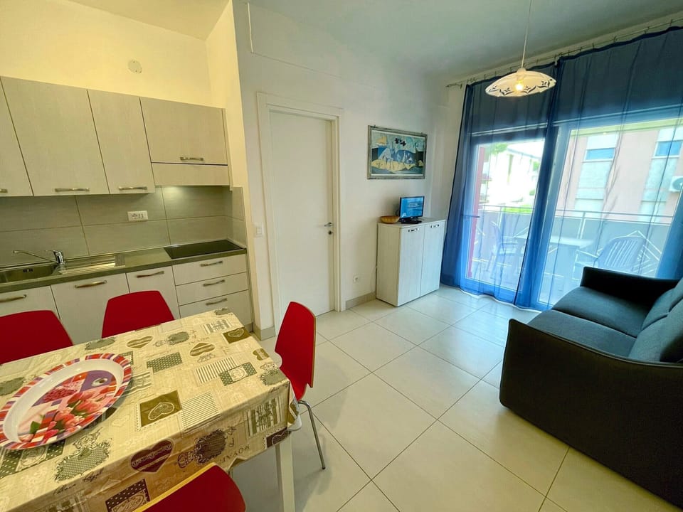 Apartment, 2 Bedrooms, Balcony | Dining room