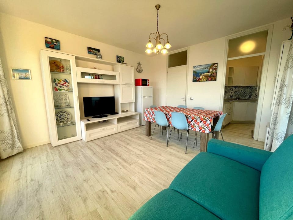 Apartment, 2 Bedrooms, Balcony, Ocean View | Living room