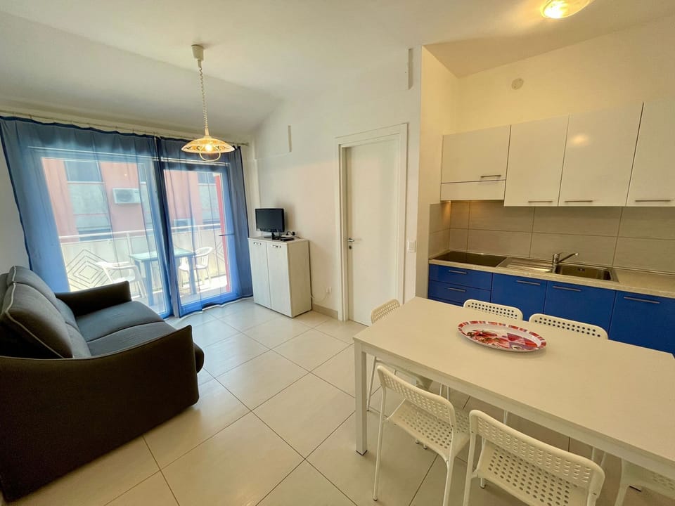 Apartment, 2 Bedrooms, Balcony | Living room