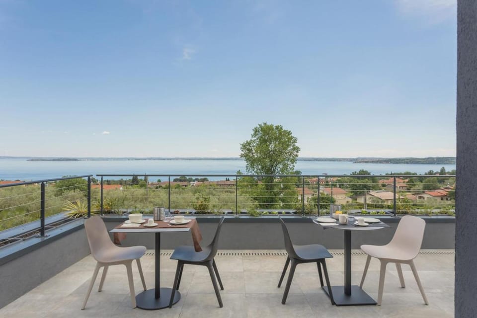 Room, 1 Bedroom, Balcony, Garden View | Outdoor dining
