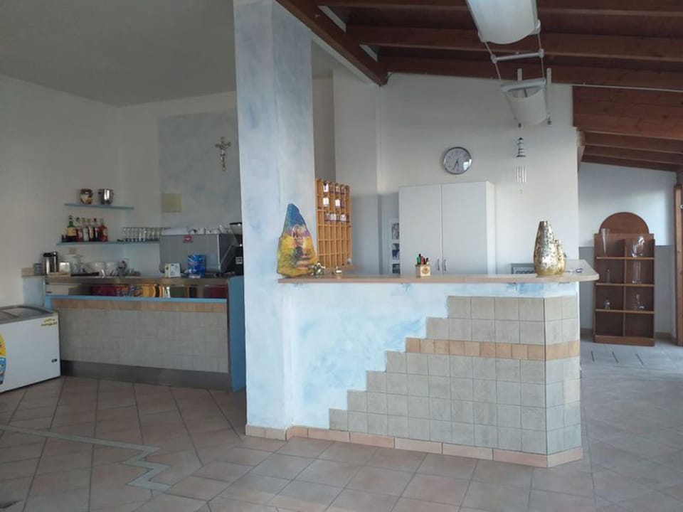 Room, 1 Bedroom, Accessible, Smoking | Dining room