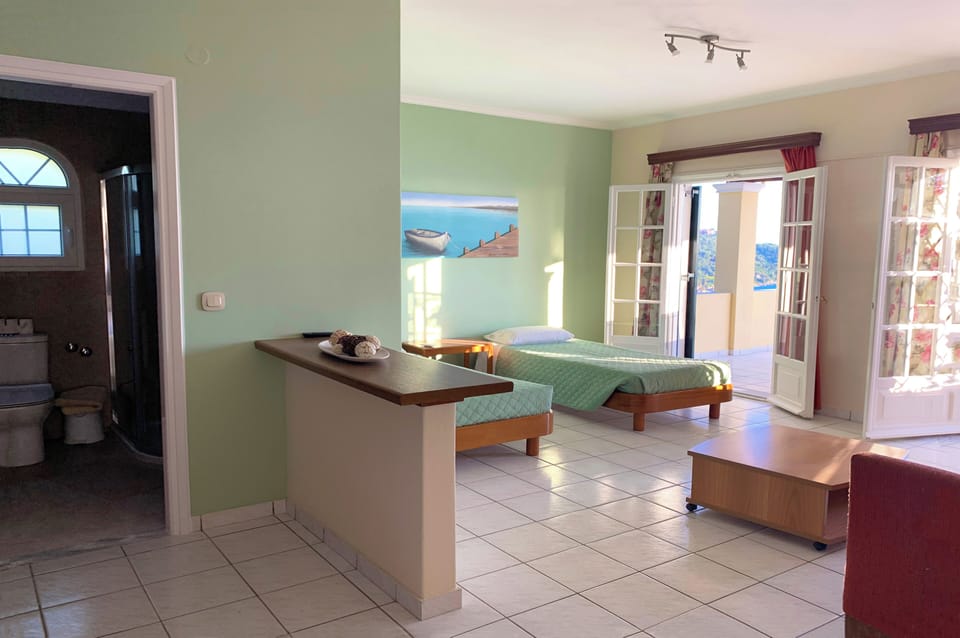 Apartment, 1 Bedroom, Smoking, Balcony | Hallway