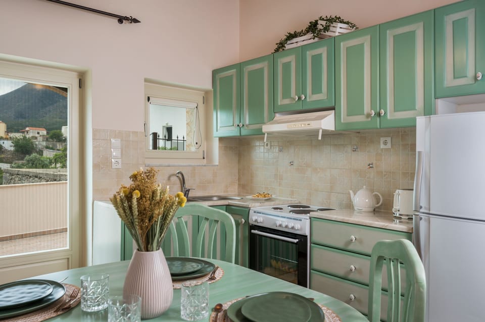 House | Private kitchen | Full-size fridge, oven, stovetop, espresso maker
