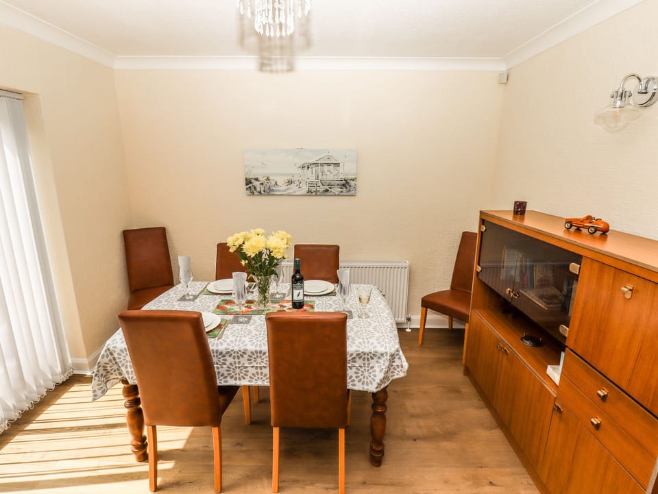 Cottage | Private kitchen | Fridge, dishwasher, electric kettle, toaster