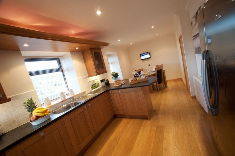 Cottage, 3 Bedrooms | Private kitchen | Fridge, microwave, coffee/tea maker, highchair