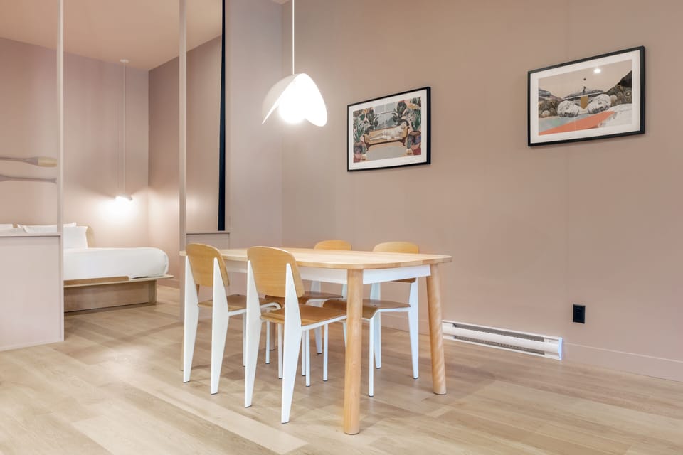 Loft, 1 King Bed | Living area | Smart TV