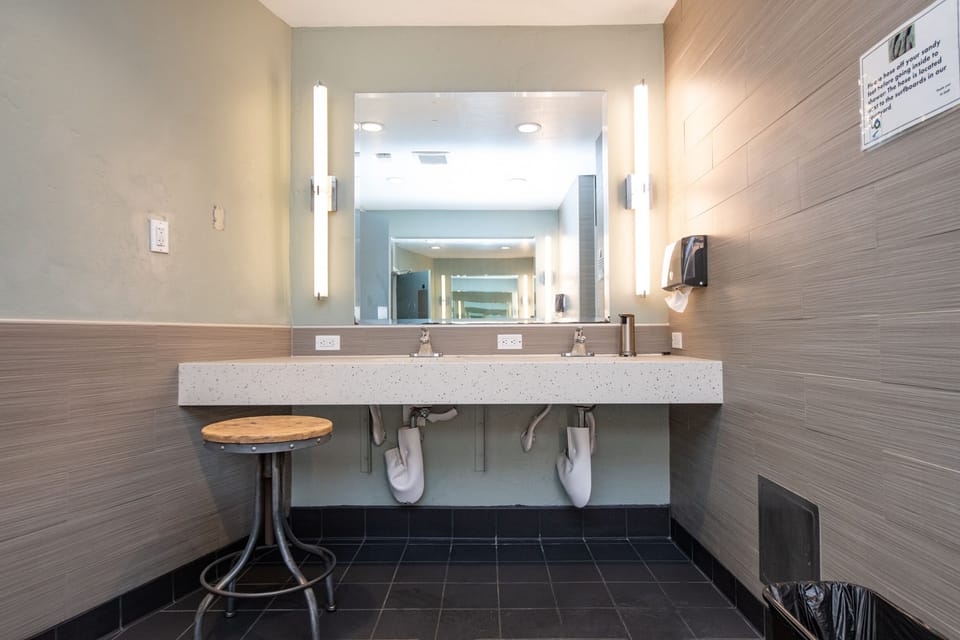 California Dreams Hostel - Ocean Beach Hostel in Point Loma