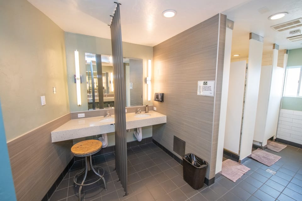 California Dreams Hostel - Ocean Beach Hostel in Point Loma