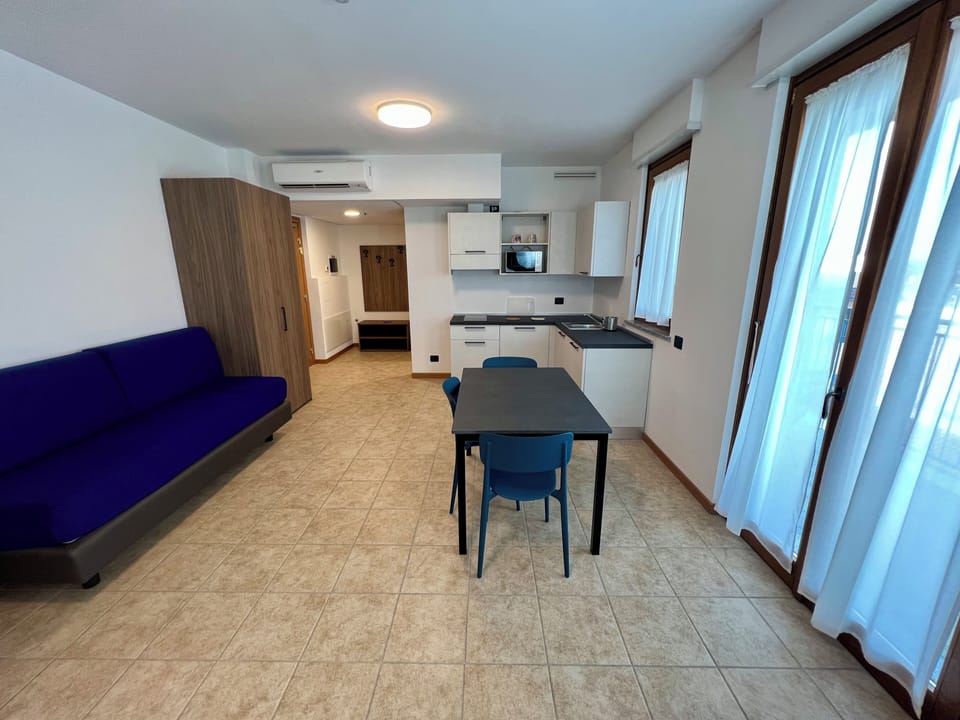 Standard Studio | Private kitchen | Shared fridge, microwave