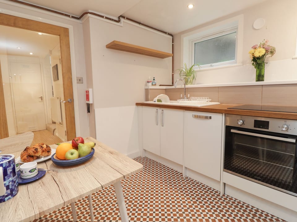 Cottage | Private kitchen | Fridge, microwave, dishwasher, electric kettle