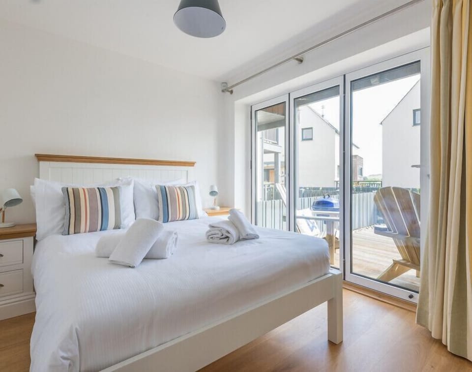 Cottage | 4 bedrooms, WiFi (free), individually decorated, individually furnished