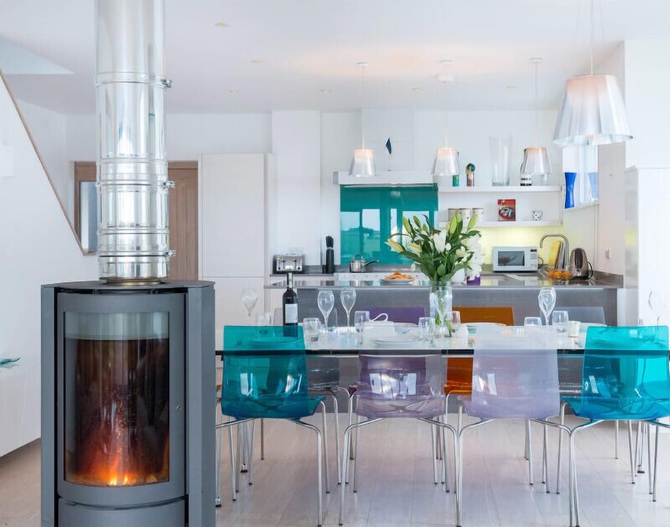 Cottage | Private kitchen | Fridge, dishwasher, toaster, cookware/dishes/utensils