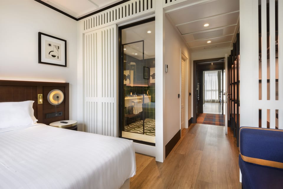Family Room | In-room safe, desk, blackout drapes, soundproofing