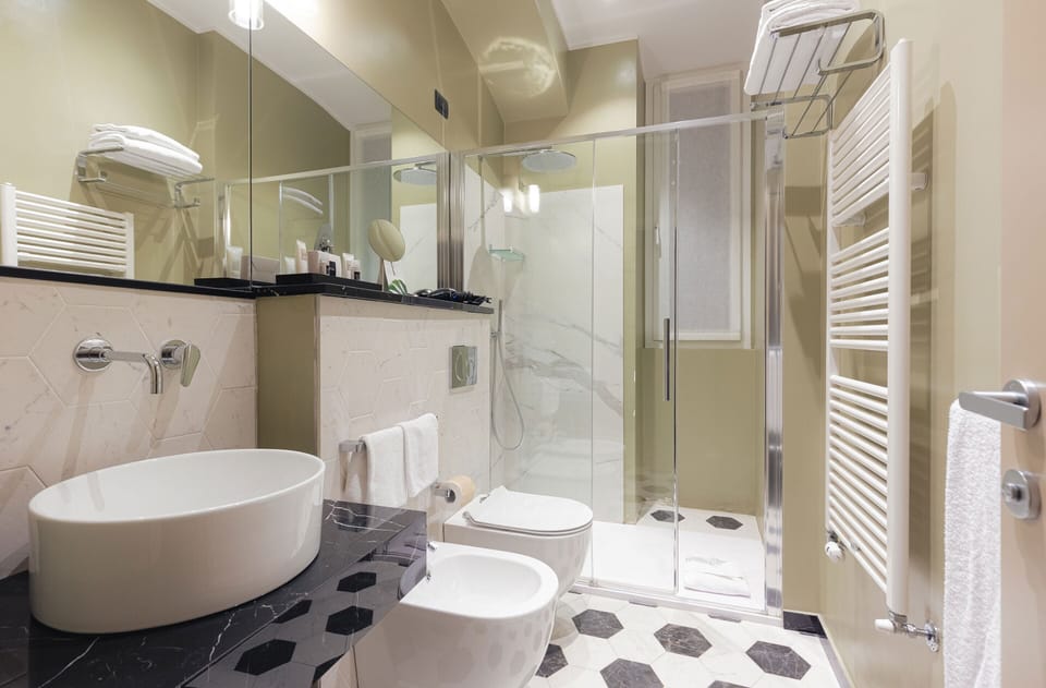 Superior Double Room | Bathroom | Free toiletries, hair dryer, slippers, bidet