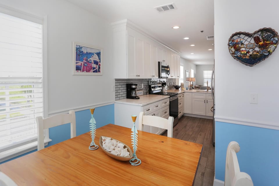 House, Multiple Beds (Good Day Sunshine) | Dining