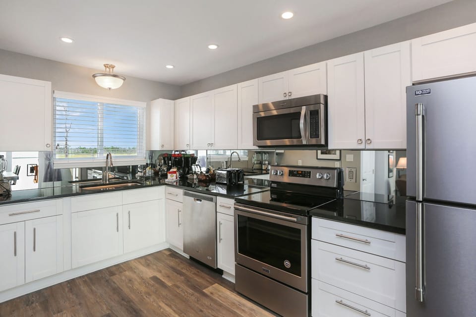 House, Multiple Beds (Dolphin Watch) | Private kitchen