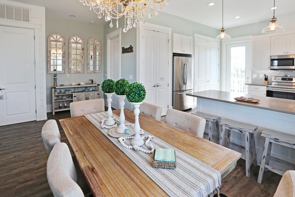 House, Multiple Beds (Havin A Blas) | Dining
