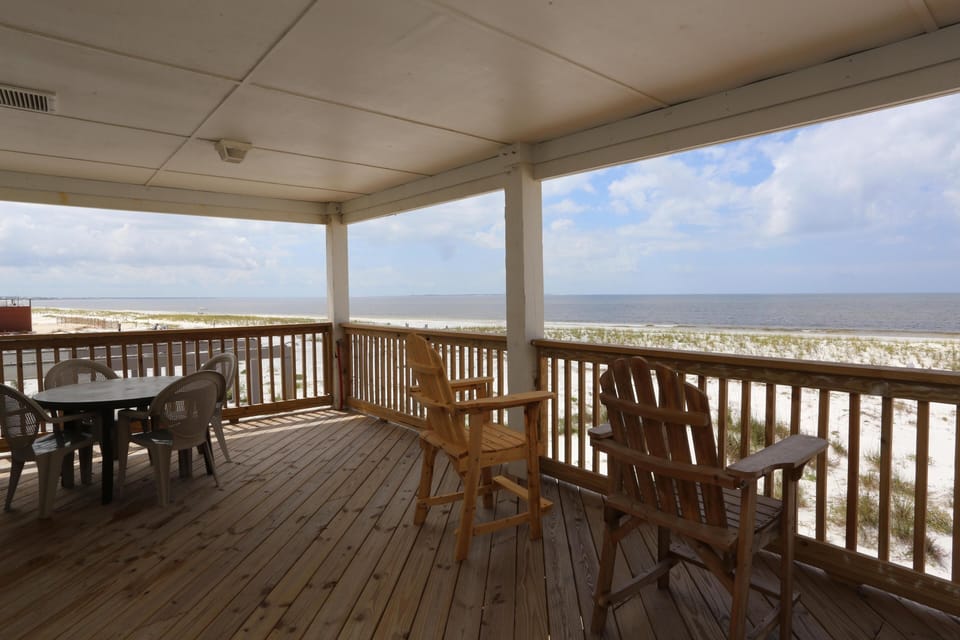 House, Multiple Beds (One More Time Again) | Outdoor dining