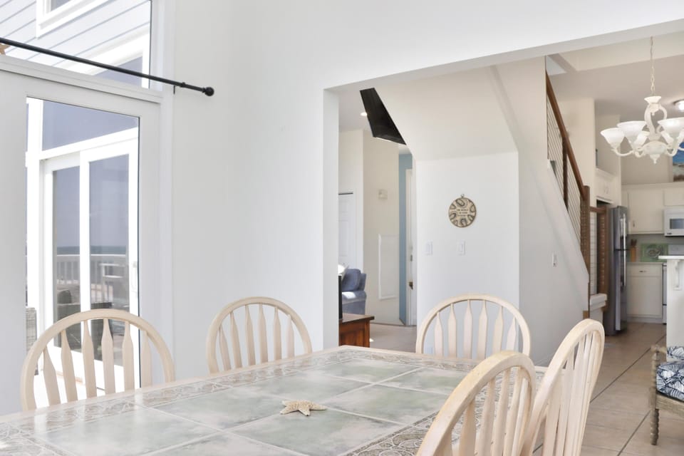 House, Multiple Beds (La Mer) | Dining