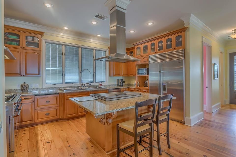 House, 2 Queen Beds (Island Idyl) | Private kitchen | Cookware/dishes/utensils