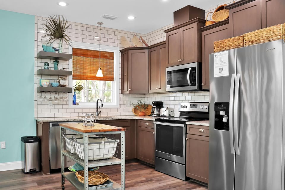 House, 1 King Bed (Rehoboth Cottage) | Private kitchen