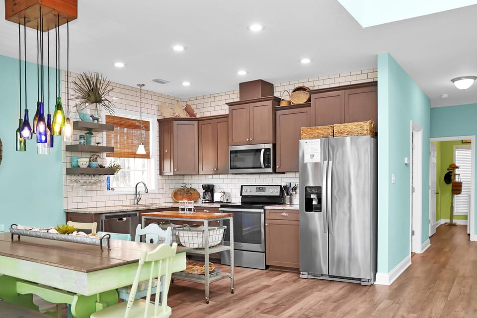 House, 1 King Bed (Rehoboth Cottage) | Private kitchen