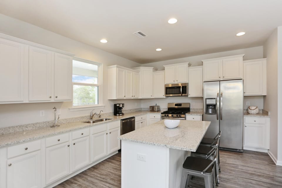 House, Multiple Beds (The Sandpiper) | Private kitchen
