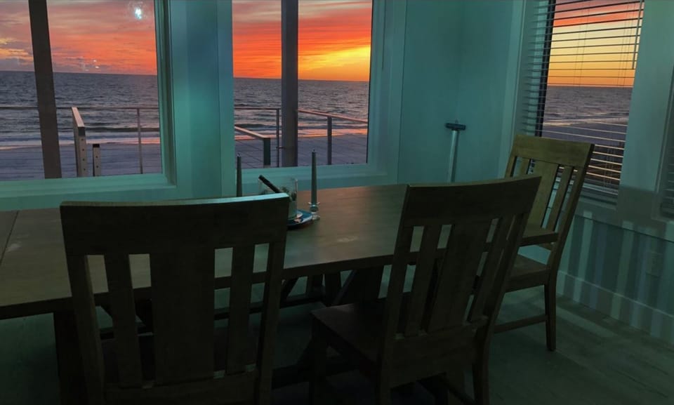 House, Multiple Beds (Shore Looks Good) | Dining room