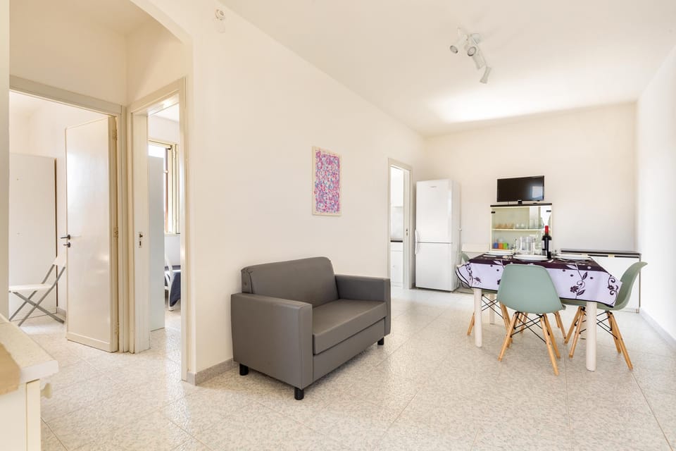 Apartment | Living room | Flat-screen TV