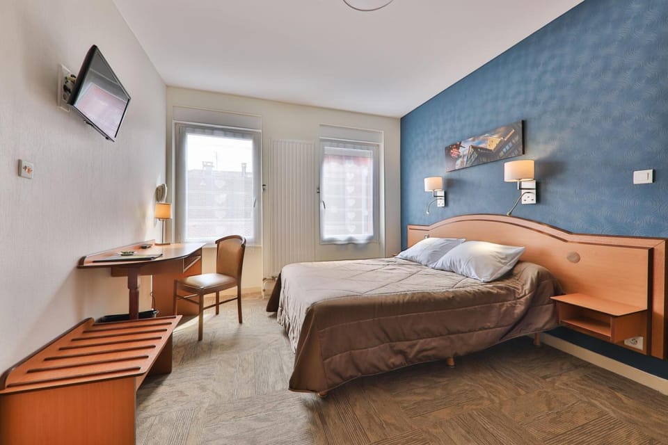 Double Room | Desk, free cribs/infant beds, free WiFi, bed sheets