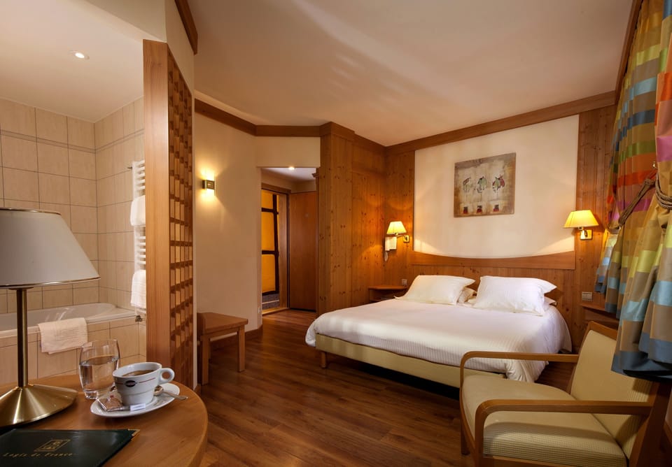 Premium bedding, iron/ironing board, free WiFi, bed sheets