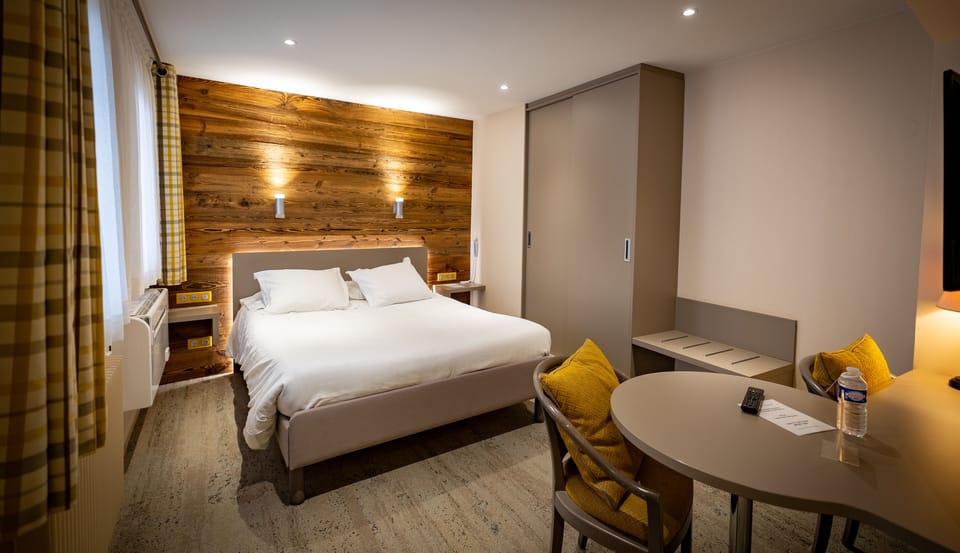 Superior Room | Premium bedding, iron/ironing board, free WiFi, bed sheets