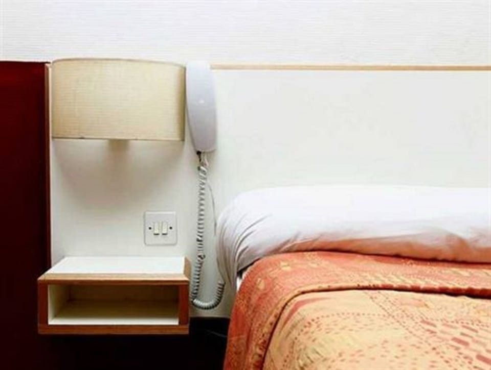 Double Room | Desk, free cribs/infant beds, rollaway beds, bed sheets