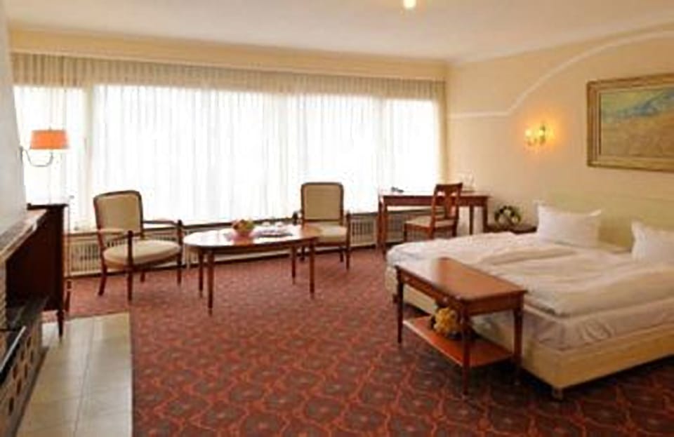 Double Room | Individually furnished, desk, soundproofing, free WiFi