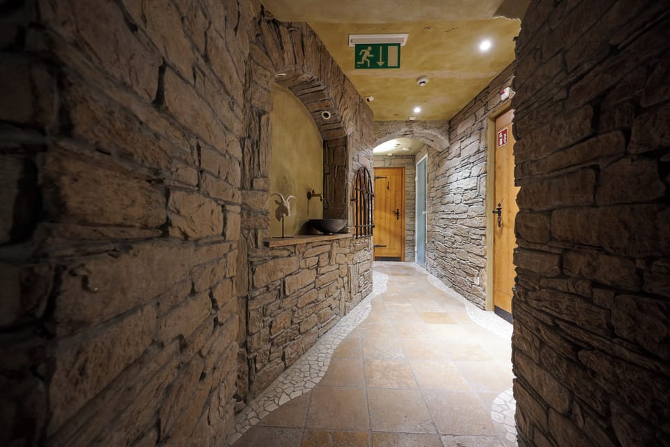 Sauna, hot tub, steam room, body treatments, aromatherapy