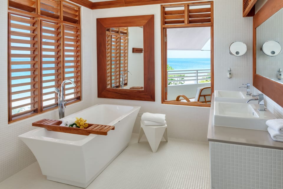 Great House Ocean Suite | Bathroom | Shower, free toiletries, hair dryer, slippers