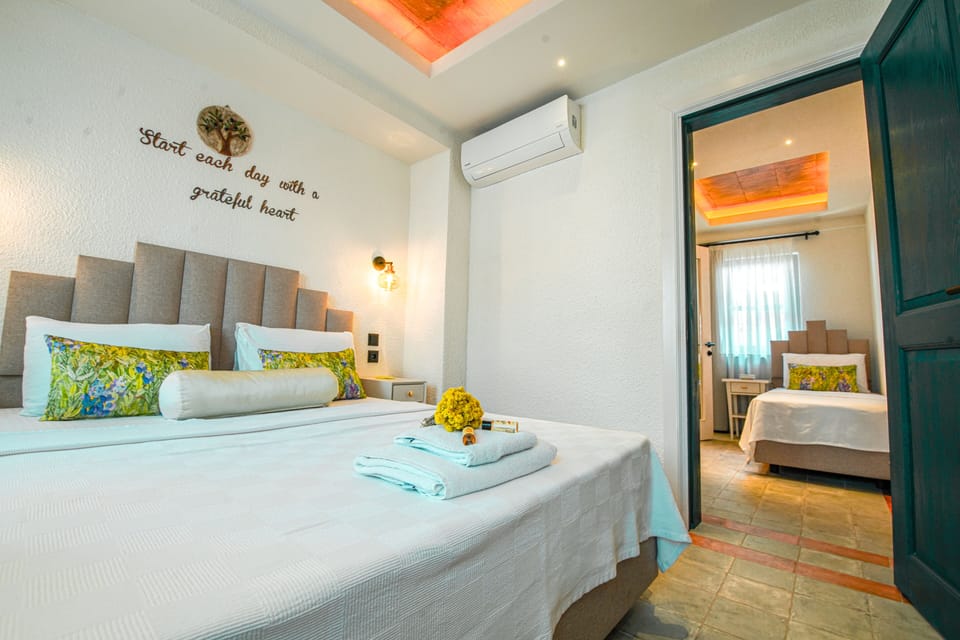 Deluxe Triple Room | Minibar, free WiFi, bed sheets