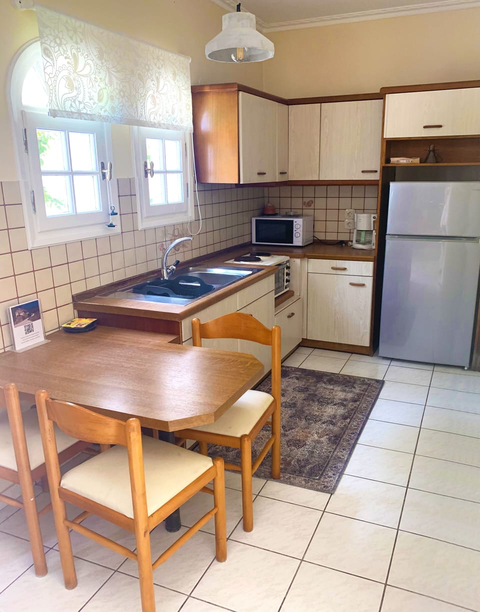 Apartment, 1 Bedroom, Smoking, Balcony | Dining